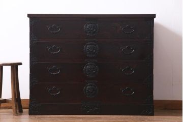 中古　伝統民芸　岩谷堂箪笥　天板リメイク・栗無垢材　重厚かつ上品な佇まいが魅力的な衣装箪笥(リビングボード、チェスト)