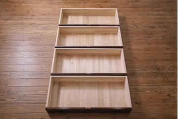 中古　伝統民芸　岩谷堂箪笥　天板リメイク・栗無垢材　重厚かつ上品な佇まいが魅力的な衣装箪笥(リビングボード、チェスト)