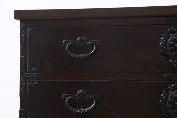 中古　伝統民芸　岩谷堂箪笥　天板リメイク・栗無垢材　重厚かつ上品な佇まいが魅力的な衣装箪笥(リビングボード、チェスト)