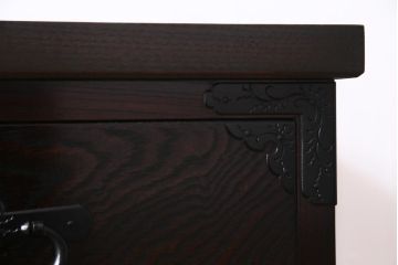 中古　伝統民芸　岩谷堂箪笥　天板リメイク・栗無垢材　重厚かつ上品な佇まいが魅力的な衣装箪笥(リビングボード、チェスト)