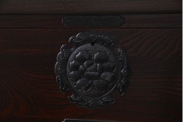 中古　伝統民芸　岩谷堂箪笥　天板リメイク・栗無垢材　重厚かつ上品な佇まいが魅力的な衣装箪笥(リビングボード、チェスト)(1)