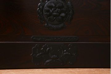 中古　伝統民芸　岩谷堂箪笥　天板リメイク・栗無垢材　重厚かつ上品な佇まいが魅力的な衣装箪笥(リビングボード、チェスト)(1)
