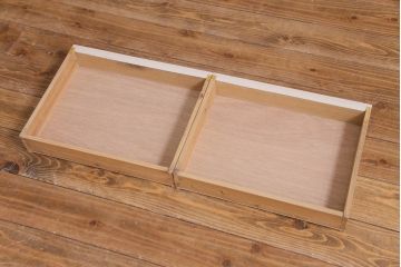 ペイント家具　5面ガラス　淡いカラーが優しげな雰囲気醸し出すガラスケース(陳列棚、ショーケース、飾り棚)