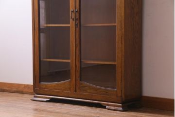 アンティーク家具　イギリスアンティーク　オーク材　クラシカルな意匠がお洒落なブックケース(本箱、収納棚、飾り棚)