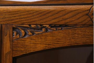 アンティーク家具　イギリスアンティーク　オーク材　クラシカルな意匠がお洒落なブックケース(本箱、収納棚、飾り棚)