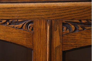 アンティーク家具　イギリスアンティーク　オーク材　クラシカルな意匠がお洒落なブックケース(本箱、収納棚、飾り棚)