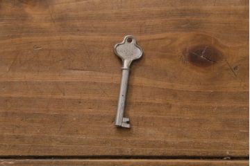 アンティーク家具　イギリスアンティーク　オーク材　クラシカルな意匠がお洒落なブックケース(本箱、収納棚、飾り棚)