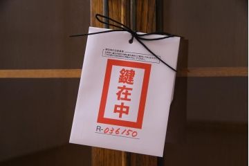 アンティーク家具　イギリスアンティーク　オーク材　クラシカルな意匠がお洒落なブックケース(本箱、収納棚、飾り棚)