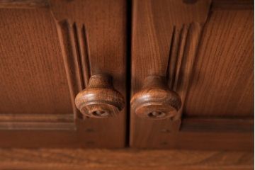 ヴィンテージ家具　イギリスビンテージ　ERCOL(アーコール)　オールドコロニアル　温もり溢れるカップボードブックケース(本棚、飾り棚)