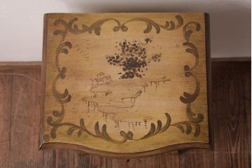 アンティーク雑貨　中古　フランス輸入家具　小振りなサイズが可愛らしい花台(サイドテーブル、サイドチェスト)
