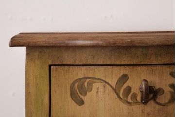 アンティーク雑貨　中古　フランス輸入家具　小振りなサイズが可愛らしい花台(サイドテーブル、サイドチェスト)