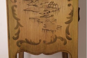 アンティーク雑貨　中古　フランス輸入家具　小振りなサイズが可愛らしい花台(サイドテーブル、サイドチェスト)