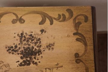 アンティーク雑貨　中古　フランス輸入家具　小振りなサイズが可愛らしい花台(サイドテーブル、サイドチェスト)