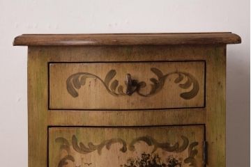 アンティーク雑貨　中古　フランス輸入家具　小振りなサイズが可愛らしい花台(サイドテーブル、サイドチェスト)