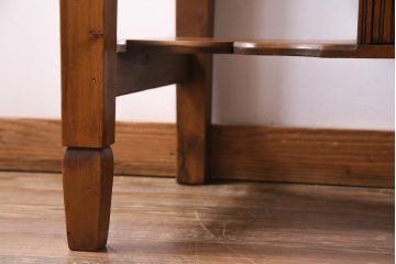 アンティーク家具　イギリスアンティーク　棚付き　クラシックカントリーなパイン材製デスク(机、在宅ワーク、在宅用)