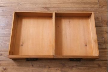 アンティーク家具　イギリスアンティーク　棚付き　クラシックカントリーなパイン材製デスク(机、在宅ワーク、在宅用)