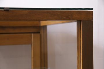 レトロ家具　昭和レトロ　脚付き　すっきりとしたデザインが取り入れやすいガラスケース(ショーケース、陳列棚)