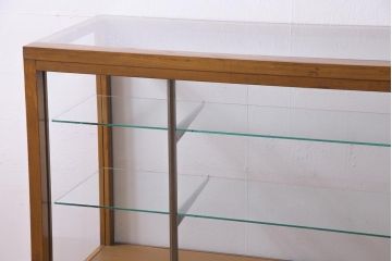 レトロ家具　昭和レトロ　脚付き　すっきりとしたデザインが取り入れやすいガラスケース(ショーケース、陳列棚)