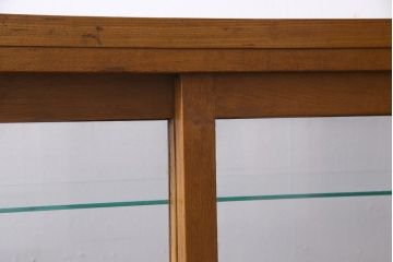 レトロ家具　昭和レトロ　脚付き　すっきりとしたデザインが取り入れやすいガラスケース(ショーケース、陳列棚)