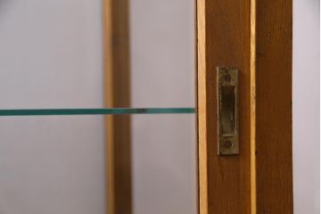レトロ家具　昭和レトロ　脚付き　すっきりとしたデザインが取り入れやすいガラスケース(ショーケース、陳列棚)