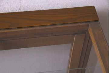 レトロ家具　昭和レトロ　脚付き　すっきりとしたデザインが取り入れやすいガラスケース(ショーケース、陳列棚)