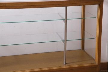レトロ家具　昭和レトロ　脚付き　すっきりとしたデザインが取り入れやすいガラスケース(ショーケース、陳列棚)