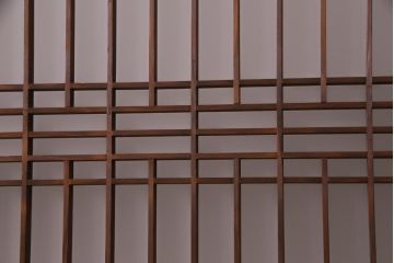 和製アンティーク　昭和初期　杉材　組子入り　ダイナミックな木目が魅力的な板戸(引き戸、建具)4枚セット