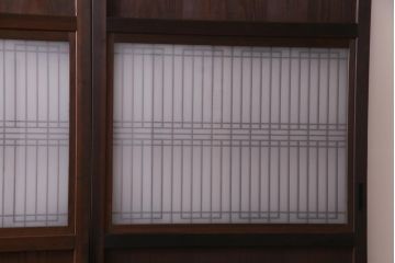 和製アンティーク　昭和初期　杉材　組子入り　ダイナミックな木目が魅力的な板戸(引き戸、建具)4枚セット
