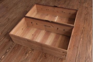 アンティーク家具　和製アンティーク　 脚付き　箪笥リメイク　鋲と大きな丸金具が印象的なリビングボード(アンティークチェスト、テレビ台)