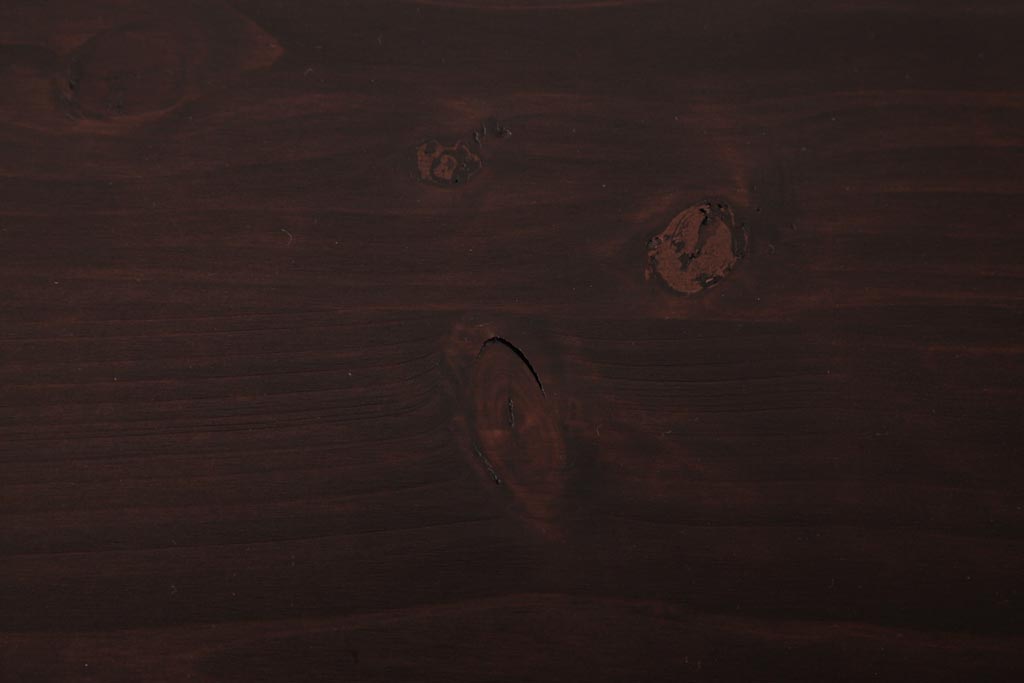 アンティーク家具　和製アンティーク　 脚付き　箪笥リメイク　鋲と大きな丸金具が印象的なリビングボード(アンティークチェスト、テレビ台)