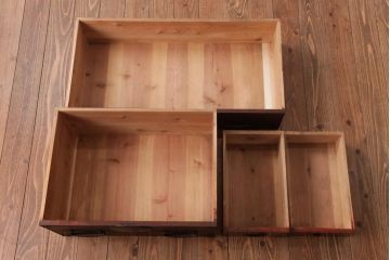 アンティーク家具　和製アンティーク　 脚付き　箪笥リメイク　金具が引き立つシンプルなデザインのリビングボード(アンティークチェスト、テレビ台)