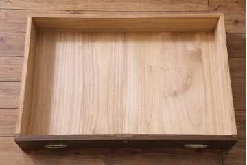 ヴィンテージ家具　ビンテージ　総桐材　漆絵　しっとりとした雰囲気が品のあるワードローブ(洋服タンス)