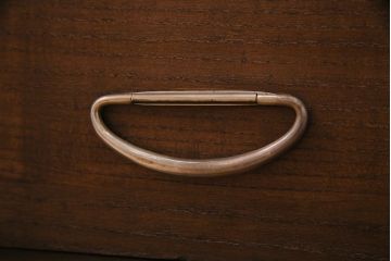 ヴィンテージ家具　ビンテージ　総桐材　漆絵　しっとりとした雰囲気が品のあるワードローブ(洋服タンス)