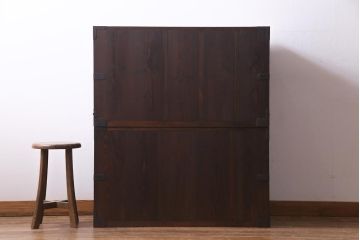 アンティーク家具　和製アンティーク　前面桂材　ぽってりとした厚みのある丸い金具が目を惹く重ね箪笥(衣装箪笥、時代箪笥)