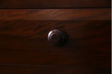 中古　松本民芸家具　引き戸が和の雰囲気を漂わせるK-3型食器棚(戸棚、収納棚、キャビネット)(定価約63万7千円)