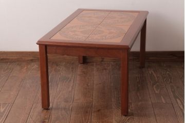 ビンテージ家具　デンマーク製　TOFTEN社　オリエンタルなタイルトップがおしゃれなコーヒーテーブル(センターテーブル)