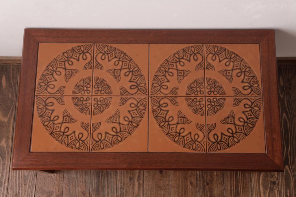 ビンテージ家具　デンマーク製　TOFTEN社　オリエンタルなタイルトップがおしゃれなコーヒーテーブル(センターテーブル)