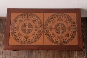 ビンテージ家具　デンマーク製　TOFTEN社　オリエンタルなタイルトップがおしゃれなコーヒーテーブル(センターテーブル)