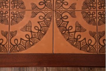 ビンテージ家具　デンマーク製　TOFTEN社　オリエンタルなタイルトップがおしゃれなコーヒーテーブル(センターテーブル)