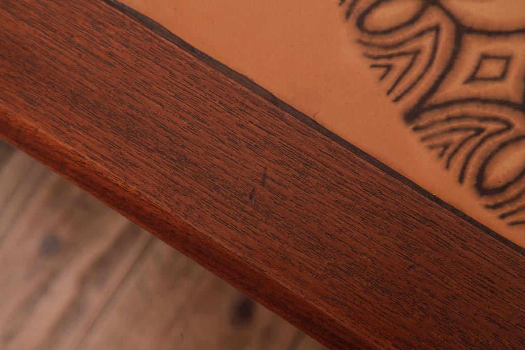 ビンテージ家具　デンマーク製　TOFTEN社　オリエンタルなタイルトップがおしゃれなコーヒーテーブル(センターテーブル)