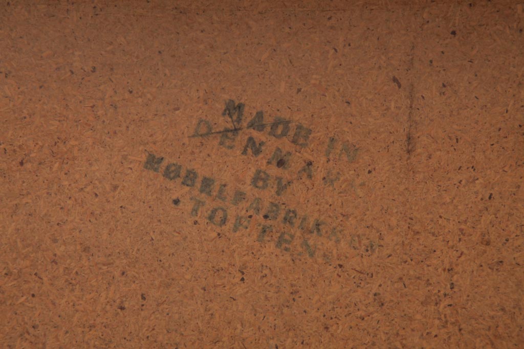 ビンテージ家具　デンマーク製　TOFTEN社　オリエンタルなタイルトップがおしゃれなコーヒーテーブル(センターテーブル)