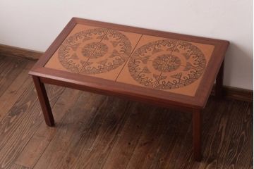ビンテージ家具　デンマーク製　TOFTEN社　オリエンタルなタイルトップがおしゃれなコーヒーテーブル(センターテーブル)
