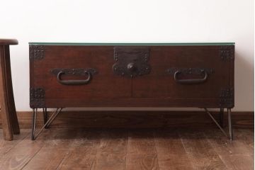 和製アンティーク　ガラス天板　鉄脚　箪笥を現代のお部屋でも楽しめるリメイクローテーブル(センターテーブル)