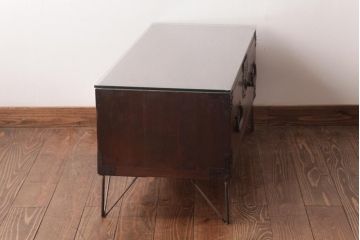 和製アンティーク　ガラス天板　鉄脚　箪笥を現代のお部屋でも楽しめるリメイクローテーブル(センターテーブル)