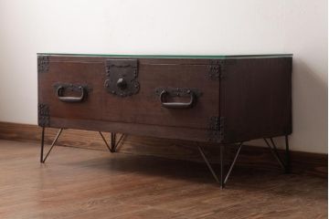 和製アンティーク　ガラス天板　鉄脚　箪笥を現代のお部屋でも楽しめるリメイクローテーブル(センターテーブル)