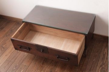 和製アンティーク　ガラス天板　鉄脚　箪笥を現代のお部屋でも楽しめるリメイクローテーブル(センターテーブル)