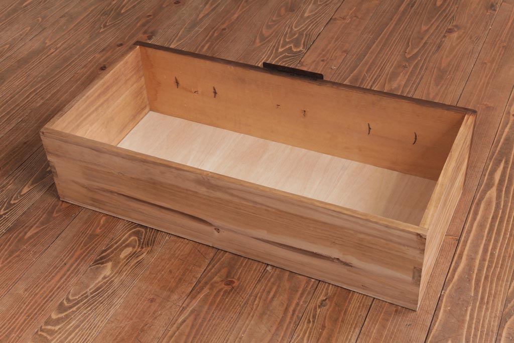 和製アンティーク　ガラス天板　鉄脚　箪笥を現代のお部屋でも楽しめるリメイクローテーブル(センターテーブル)