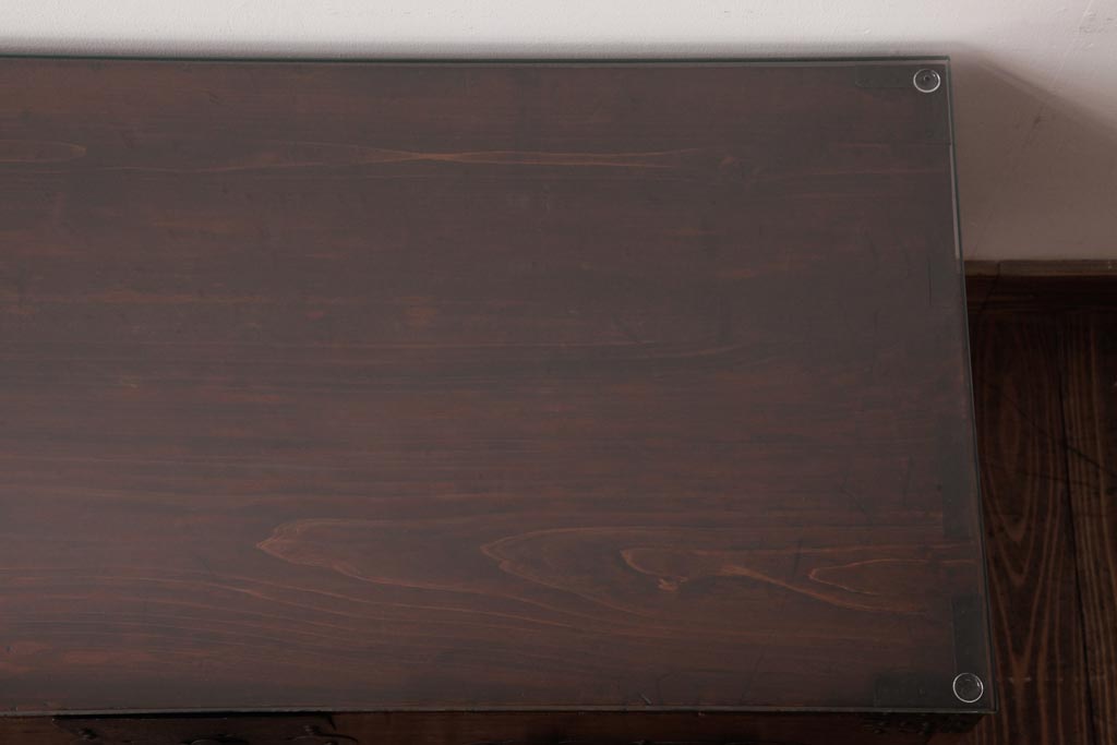 和製アンティーク　ガラス天板　鉄脚　箪笥を現代のお部屋でも楽しめるリメイクローテーブル(センターテーブル)