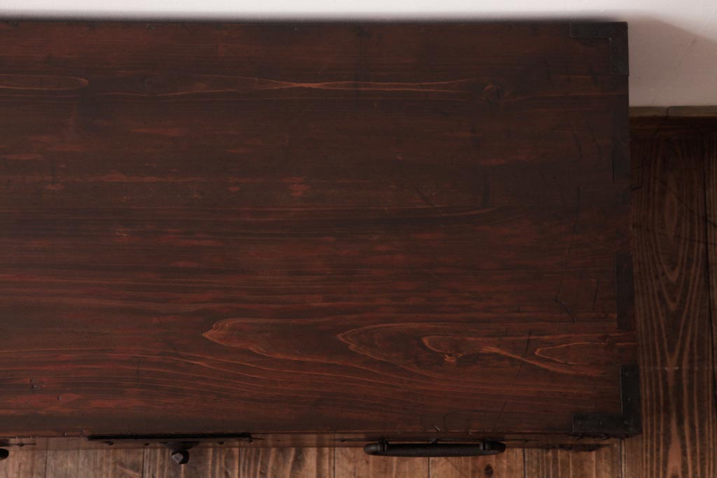 和製アンティーク　ガラス天板　鉄脚　箪笥を現代のお部屋でも楽しめるリメイクローテーブル(センターテーブル)