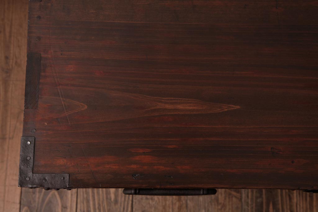 和製アンティーク　ガラス天板　鉄脚　箪笥を現代のお部屋でも楽しめるリメイクローテーブル(センターテーブル)